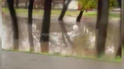 Бишкекчанин жалуется на затоп на Дэн Сяопина в дождь. Ответ мэрии