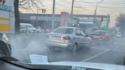 «Нашли виновника смога в Бишкеке», - горожанин жалуется на авто с сильным задымлением при езде