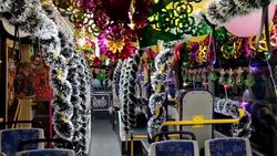 Как в Бишкеке украсили троллейбусы к Новому году. Видео