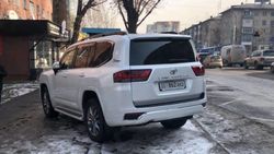 «Крузак» припарковался на тротуаре по Московской