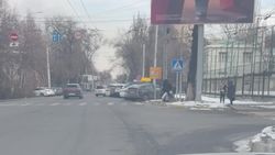 Водитель назвал одну из причин пробок на Московской. Видео