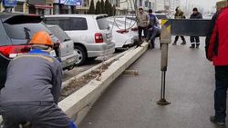 «Бишкексвет» убрал бетонный столб на тротуаре после жалобы горожанина. Фото мэрии