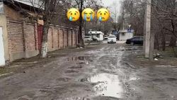 Горожанин снял клип про состояние дороги по ул.Кумарыкской. Видео