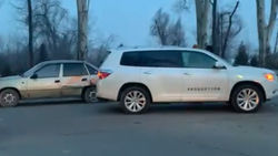 На Айтматова—Абдрахманова произошло очередное ДТП, горожанин просит установить светофор. Видео