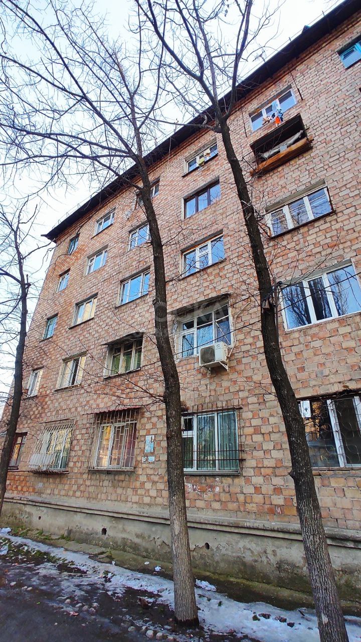 Продаю 1-комнатную квартиру, 18кв. м., этаж - 2/5, Абая/Ахунбаева.