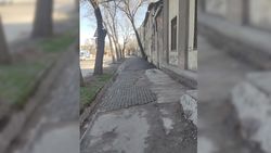 Горожанин: Доделают ли в этом году участок тротуара на Манаса-Толстого?