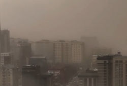 Видео - Как пыльная буря накрывала Бишкек