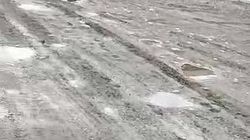 Житель Ак-Босого жалуется на состояние дороги. Видео
