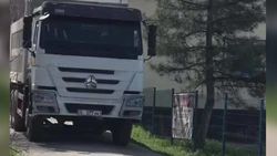 Водителя грузовика «Хово» оштрафовали на 13000 сомов за уничтожение тротуара возле ФОК в Востоке-5. Фото