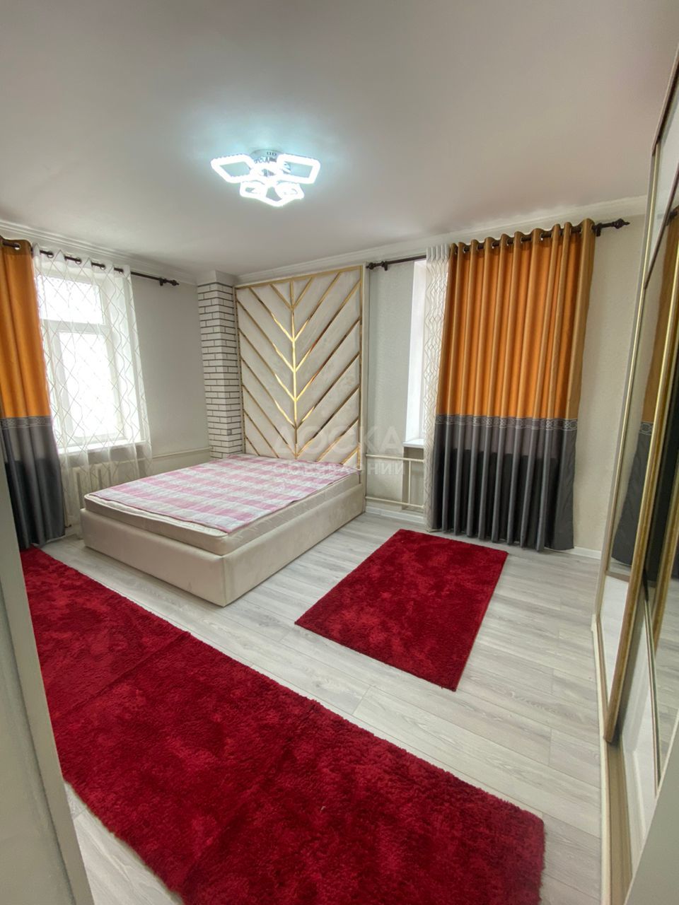 Продаю 2-комнатную квартиру, 52кв. м., этаж - 2/3, Киевская / Молодая Гвардия.