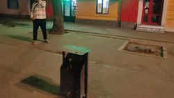 «Тазалык» убрал мусор на остановке на ул.Манаса