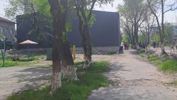 Законно ли на территории школы №60 в Бишкеке построили СТО? - горожанин