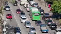 Огромная пробка из-за ремонта на ул.Жукеева-Пудовкина. Видео горожанина