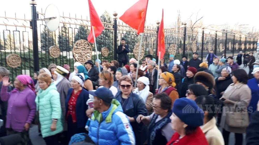 Участницы митинга в поддержку Садыра Жапарова. 2 марта 2020 года
