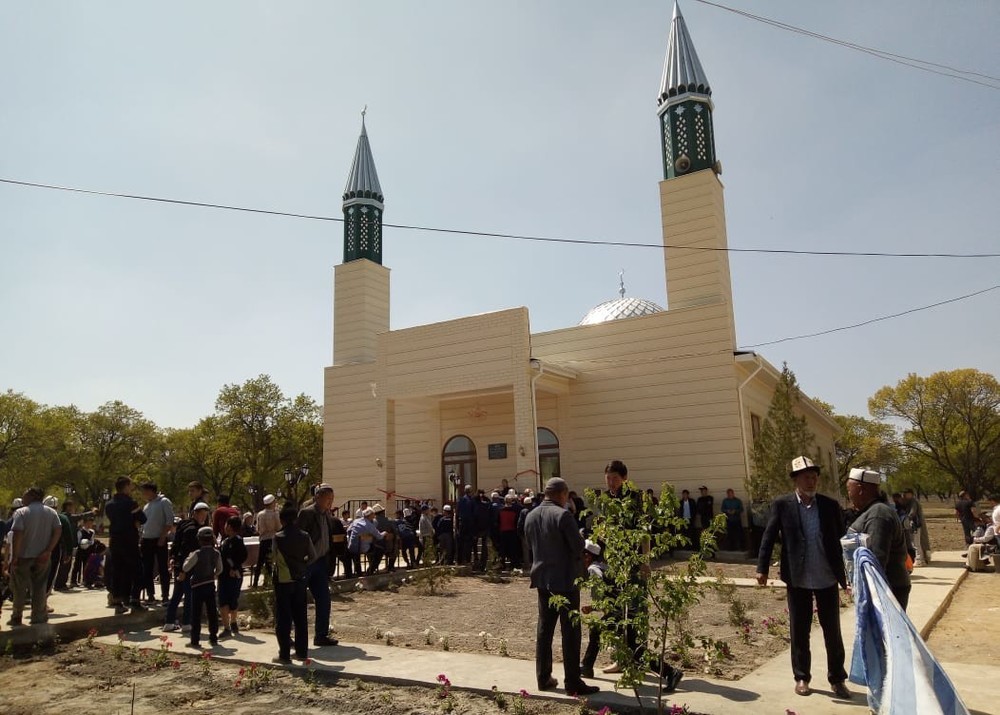 Мечеть в селе Кызыл-Бел Баткенского района
