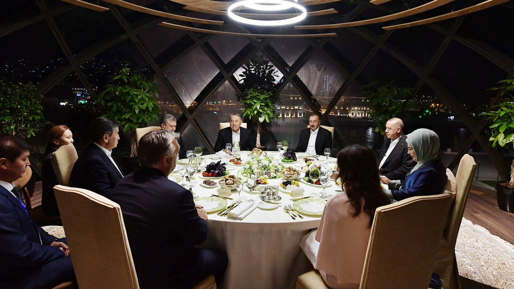Ужин президентов и премьер-министра в Баку