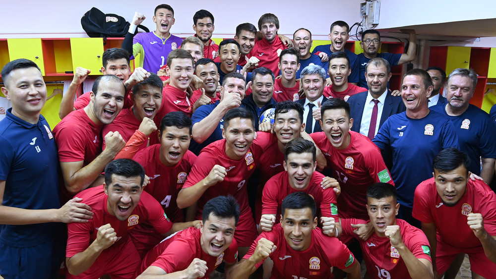 Садыр Жапаров и сборная Кыргызстана по футболу
