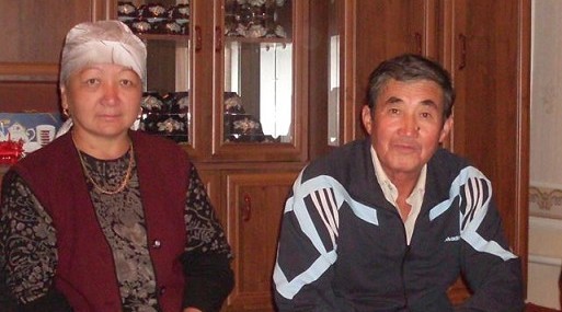 Учитель Камыт Акматов вместе с супругой, село Катта-Талдык