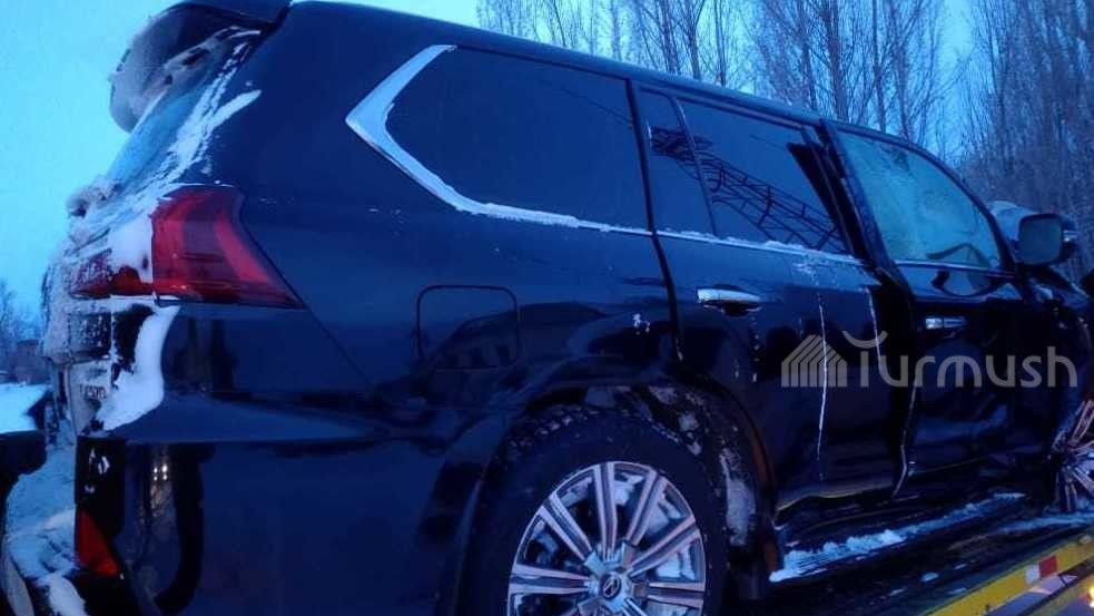 Автомобиль «Лексус LX570», на котором Анжелика Кайратова вместе с подругой и дочерьми попали в ДТП