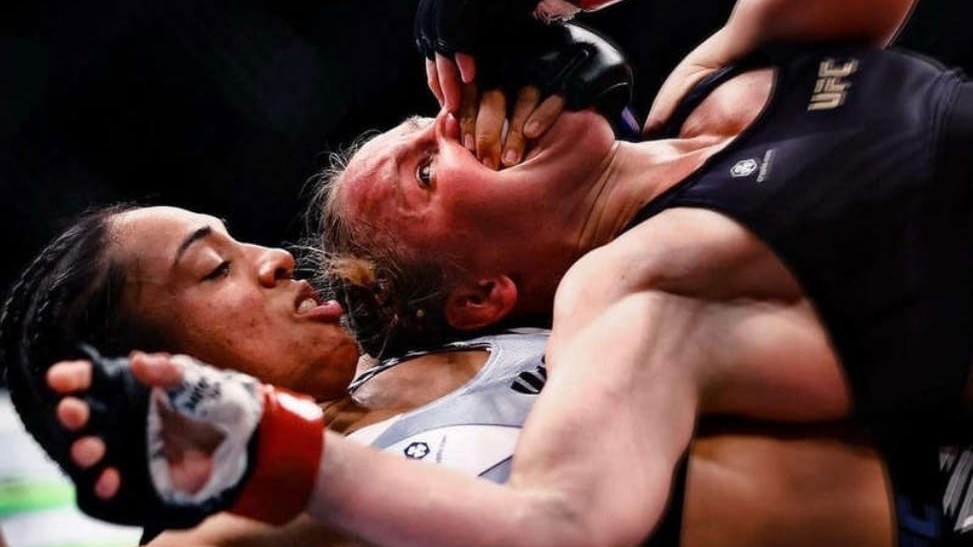 UFC 275: Тайла Сантос - Валентина Шевченко
