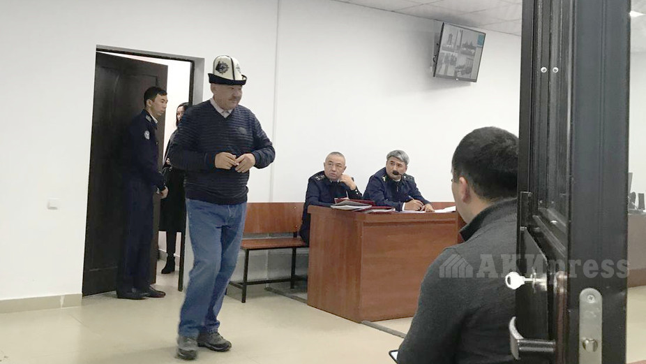 Азимбек Бекназаров на суде по делу Текебаева и Чотонова