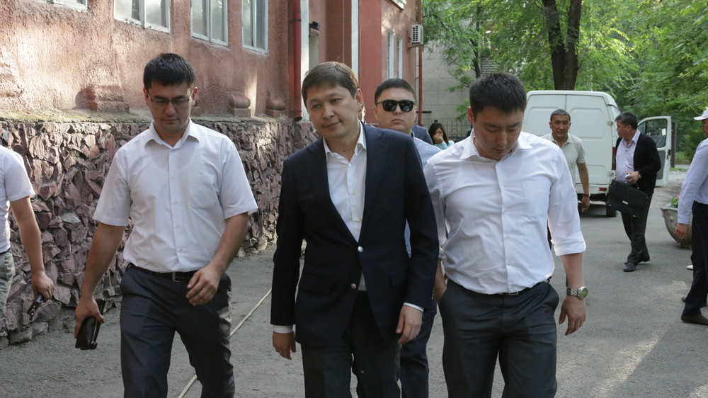 Сапар Исаков после судебного процесса / Фото АКИpress