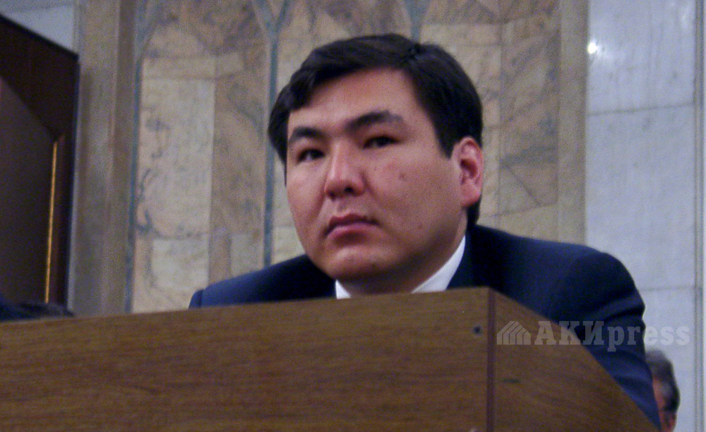 Депутат Айдар Акаев на заседании в Жогорку Кенеше. Март 2005 года