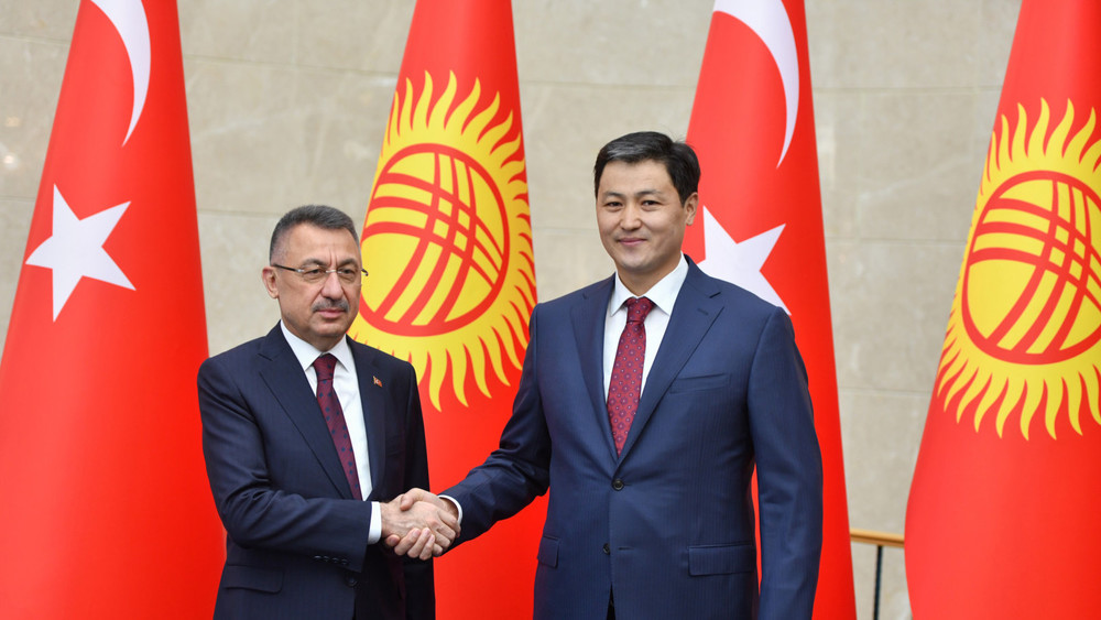Председатель Кабинета министров Улукбек Марипов и вице-президент Турции Фуат Октай