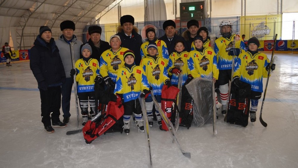Команда по хоккею «Ак шумкарлар», город Нарын