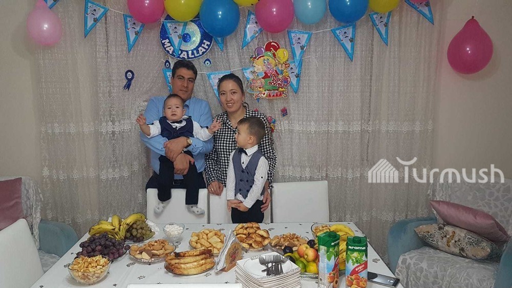 Нурзада Мусамамбетова с мужем и сыновьями