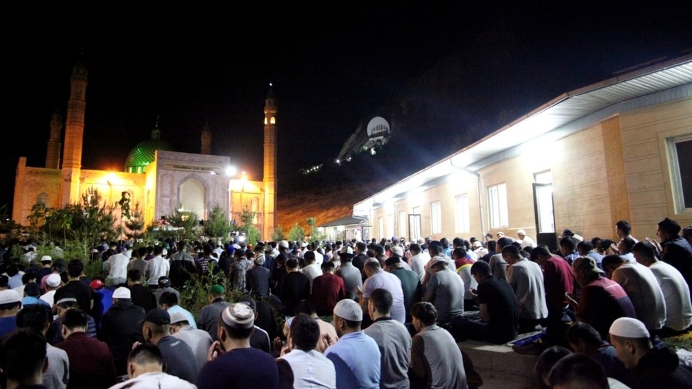 «Кадыр Тун в центральной мечети города Ош