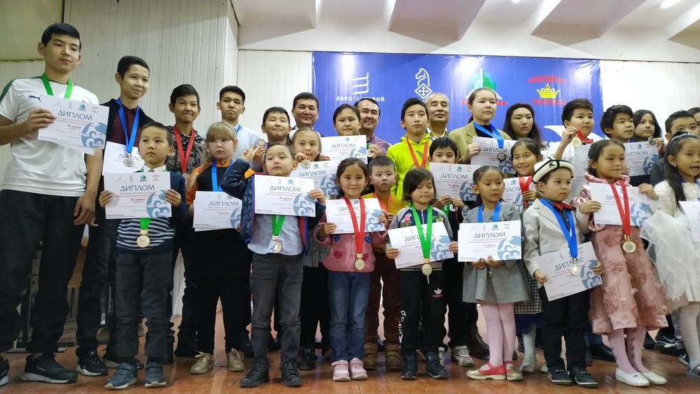 Чемпионат Бишкека по шахматам среди детей 6-18 лет
