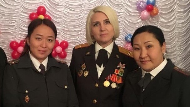подполковник милиции Алена Степанова с коллегами
