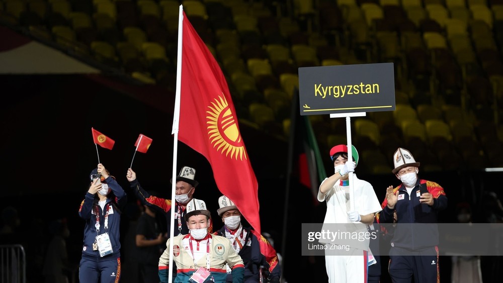 Кыргызстанцы на открытии Паралимпиады в Токио