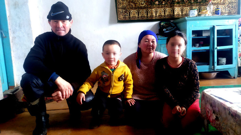Кочконбай Шаагожоев и Чынара Ташанова с детьми