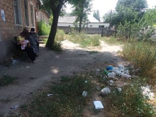 Территория паспортного отделения Сокулукского района завалена мусором <i>(фото)</i>