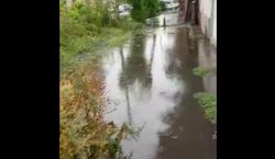 На Куренкеева-Усенбаева после дождя вода топит дворы и дома, - пенсионер требует найти ответственных
