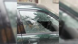 Возле Ошского рынка разбили стекла машины, - очевидец