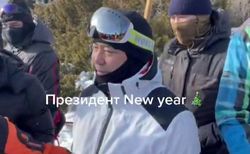 Президент Садыр Жапаров отправился в горы кататься на лыжах. Видео