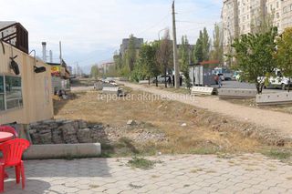 На ул.Тыналиева разрушили тротуар и не восстановили (фото)