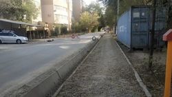 На ул.Зеленой раскопали тротуар и не восстановили. Видео и фото