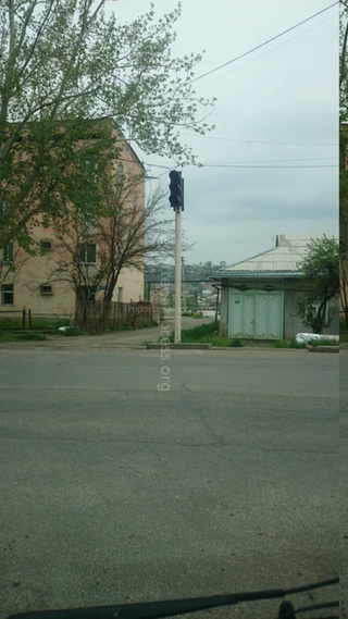 В Оше на улице Ленина-Суюмбаева четвертый день не работает светофор, - читатель <b><i>(фото)</i></b>