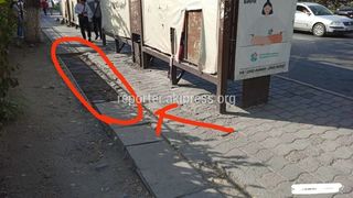 Тротуар за остановкой на Ибраимова отремонтируют в ближайшей время