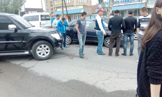 На ул.Алма-Атинской произошло ДТП с участием тонированного авто <b><i>(фото)</i></b>