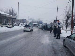 Городские службы Оша не очищают центральные улицы от снега, - читатель (фото)