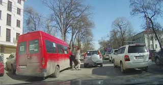 Видео — Ряд нарушений ПДД на ул.Московской за 2 минуты