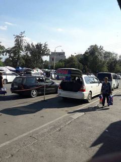 Таксисты заняли дорогу на Токтогула-Кулиева в Бишкеке (фото)