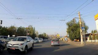 В Бишкеке автомобиль с дипномерами посольства Казахстана нарушил ПДД (фото, видео)