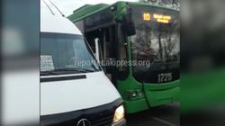 На пр.Чуй возле Ошского рынка маршрутка №218 и троллейбус №10 не поделили остановку, - очевидец (видео)