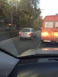 Читатель просит наказать водителей, которые выехали на встречную полосу ул.Московской (фото)